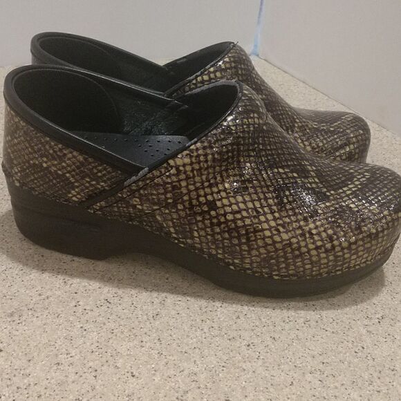👍 Dansko Snakeskin  Patterned  Dansko Size 36.   A5 - Picture 1 of 5